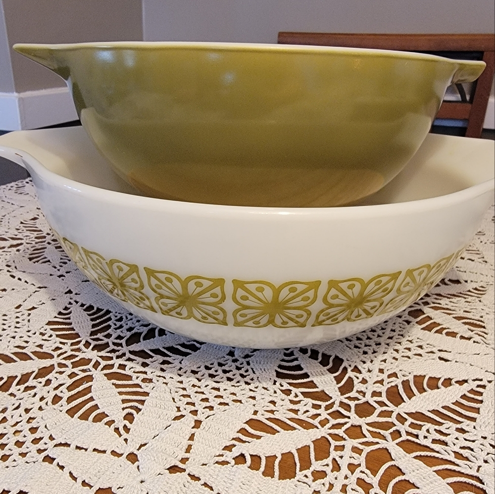 Vintage pyrex avocado green autumn floral Cinderella bowl set of 2